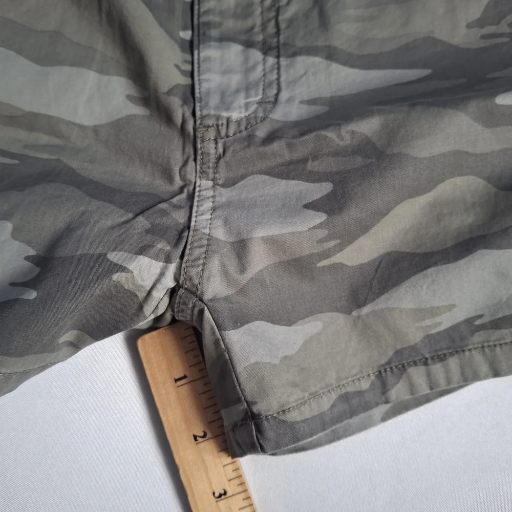 Commander Riggs  twill short‎ women's Green Camo size 2
